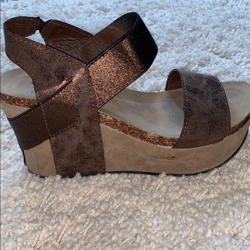 Platforms - Picture 4 of 6